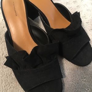 Black ruffle mules